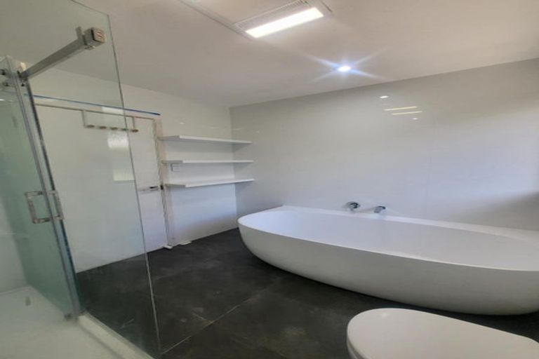 Photo of property in 4 Kayle Glen, West Harbour, Auckland, 0618