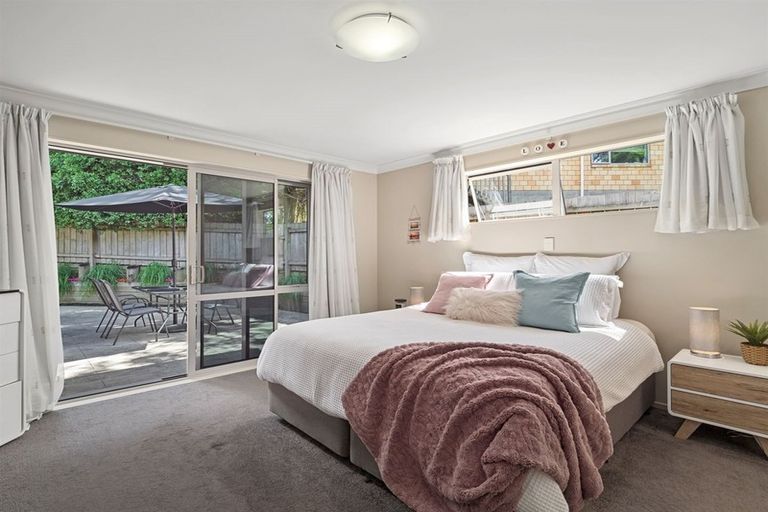 Photo of property in 39 Namsan Close, Fairview Heights, Auckland, 0632