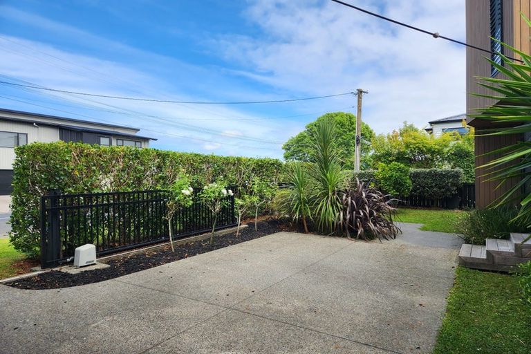 Photo of property in 7 Renata Crescent, Te Atatu Peninsula, Auckland, 0610