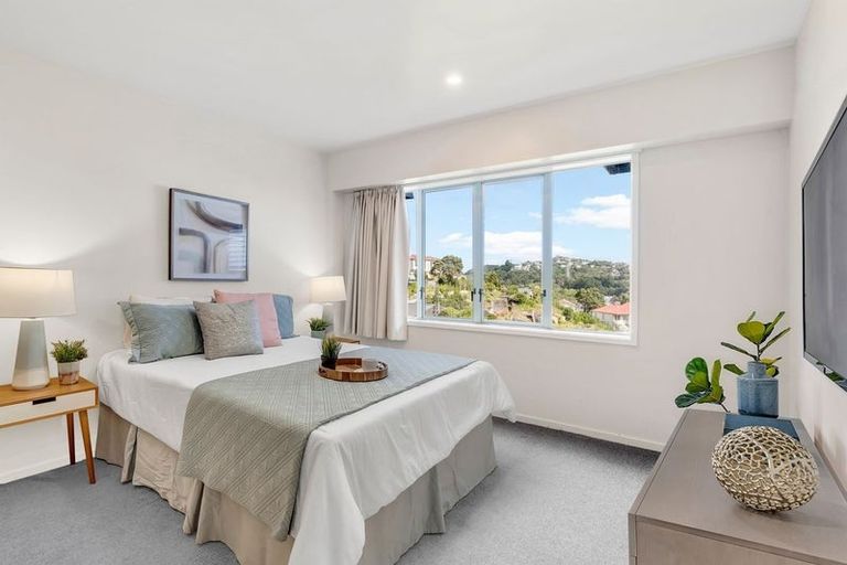 Photo of property in 2/93a Kelburn Parade, Kelburn, Wellington, 6012