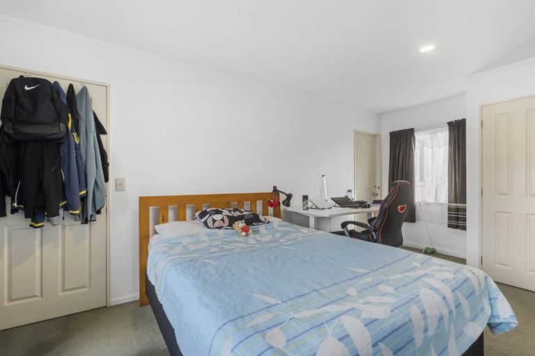 Photo of property in 1 Butia Avenue, Henderson, Auckland, 0612
