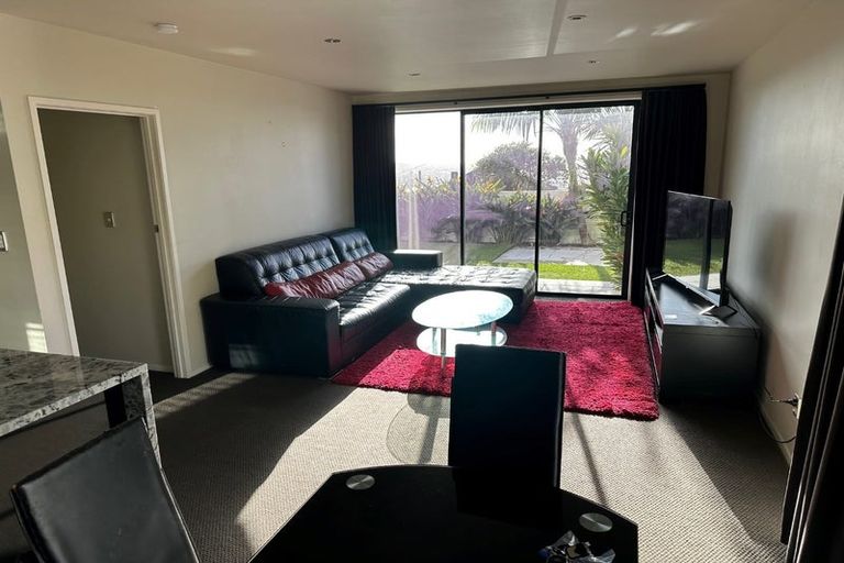 Photo of property in 2/2 Beatrice Avenue, Hillcrest, Auckland, 0627
