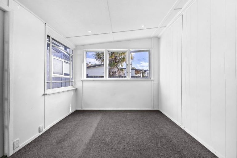 Photo of property in 14 Bertram Road, Kawakawa Bay, Papakura, 2585