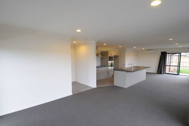 Photo of property in 48 Shillingford Boulevard, Rolleston, 7615