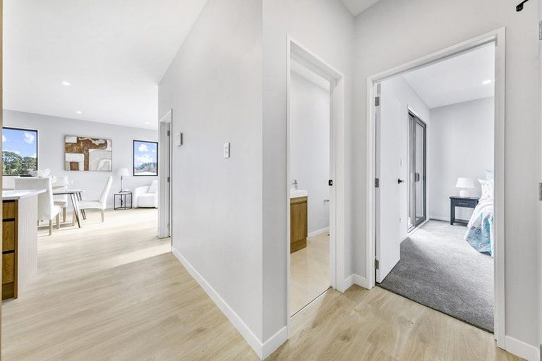 Photo of property in 63 Mcindoe Road, Kumeu, 0810