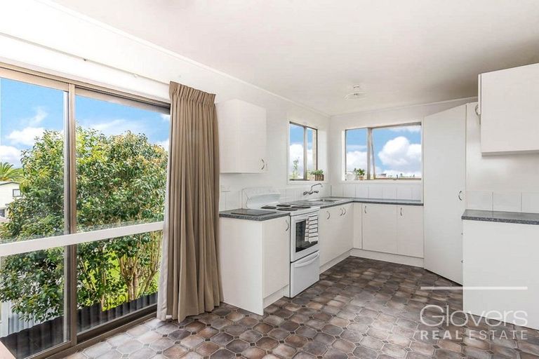 Photo of property in 4/13 Northall Road, New Lynn, Auckland, 0600