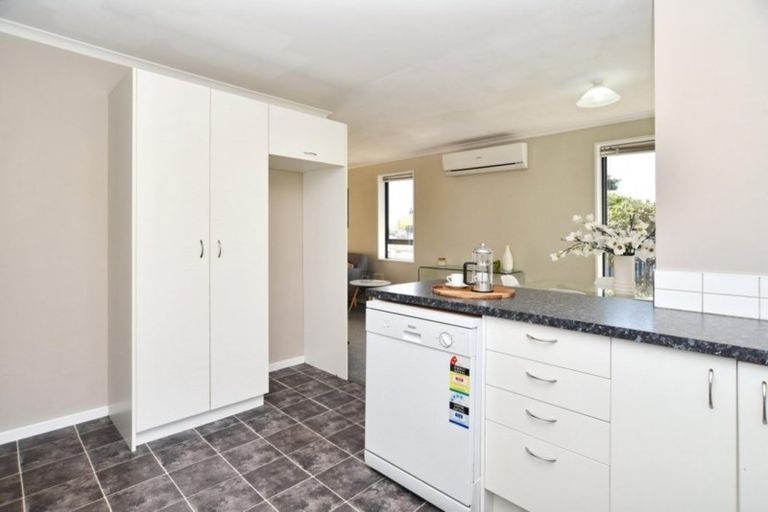 Photo of property in 40 Medina Crescent, Parklands, Christchurch, 8083