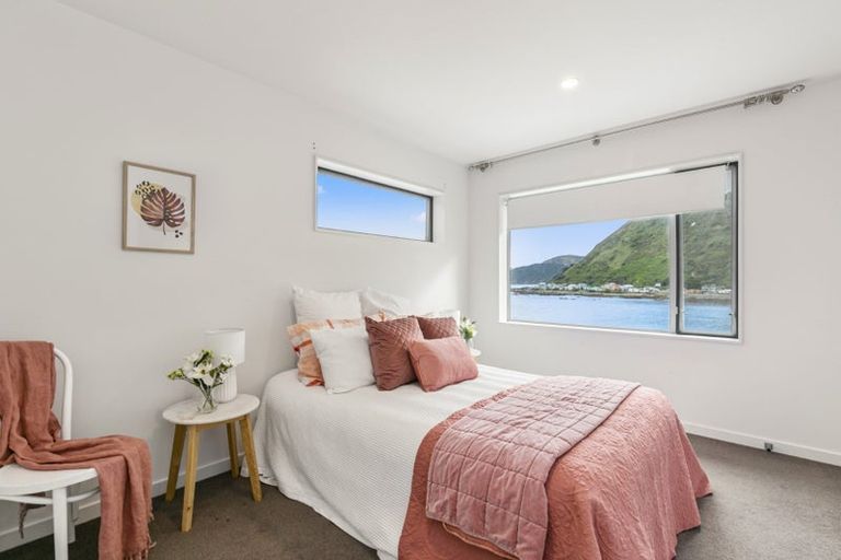 Photo of property in 8 Owhiro Bay Parade, Island Bay, Wellington, 6023