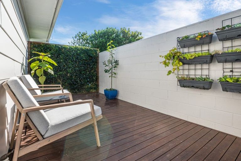 Photo of property in 10 Dalry Place, Mangere Bridge, Auckland, 2022