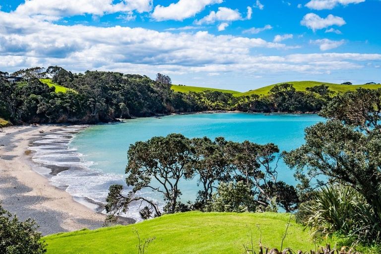 Photo of property in 730 Taiharuru Road, Taiharuru, Onerahi, 0192