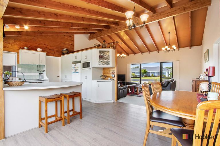 Photo of property in 10 Hereford Place, Waihi Beach, 3611