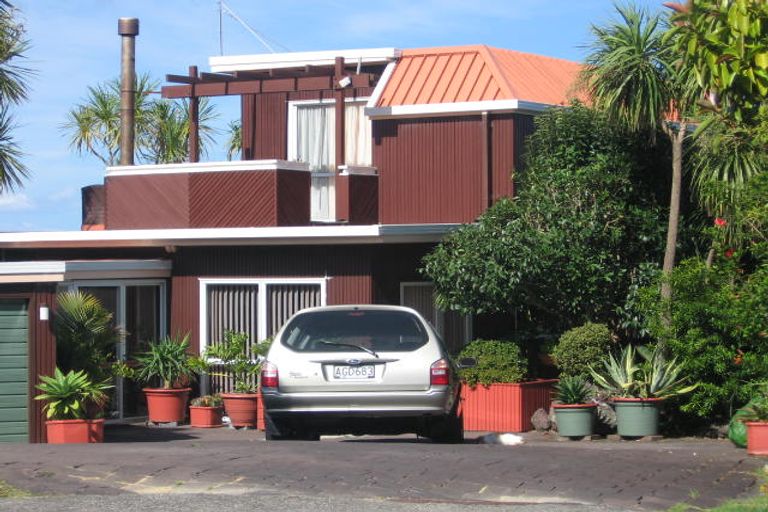 Photo of property in 11 Cashmere Place, Glenfield, Auckland, 0629