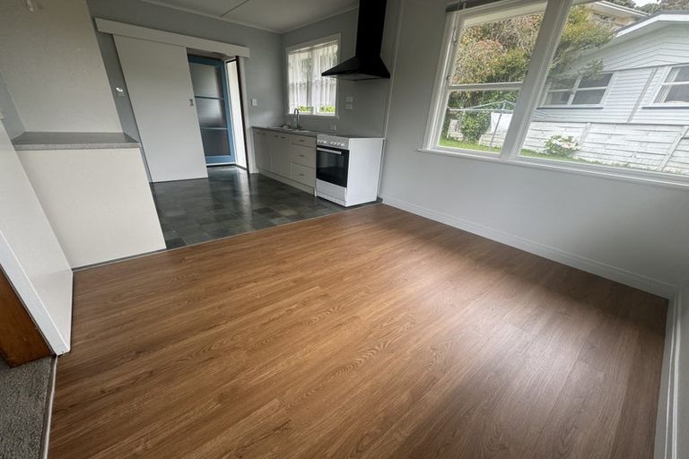 Photo of property in 46 Catherine Crescent, Paparangi, Wellington, 6037