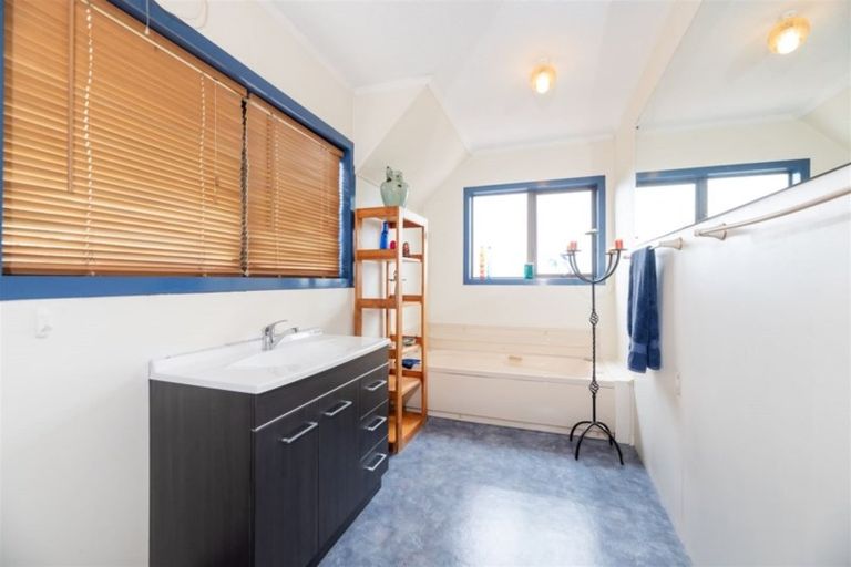 Photo of property in 2/41 Telstar Place, Beach Haven, Auckland, 0626