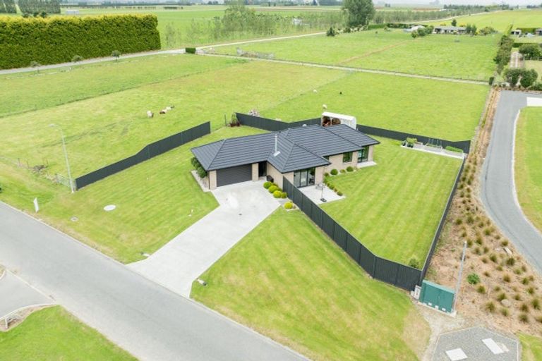 Photo of property in 11 Tui Place, Edendale, Wyndham, 9893