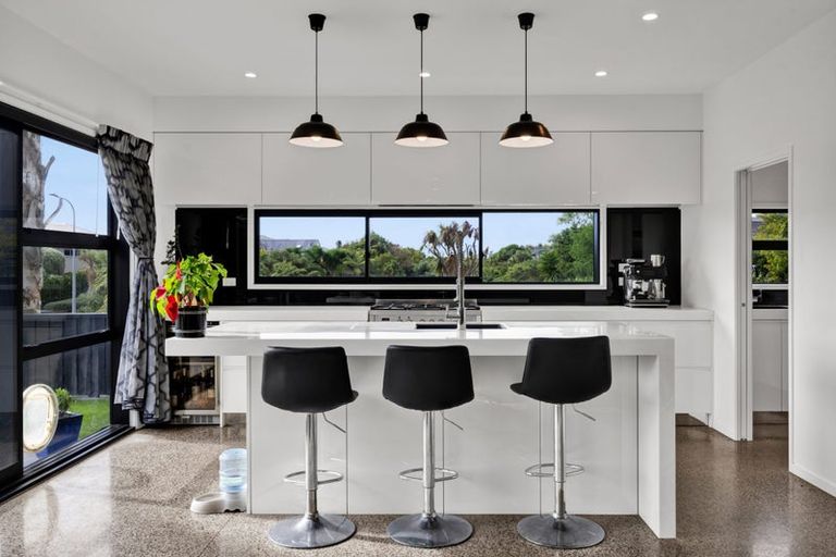 Photo of property in 23 Links Drive, Waiwhakaiho, New Plymouth, 4312