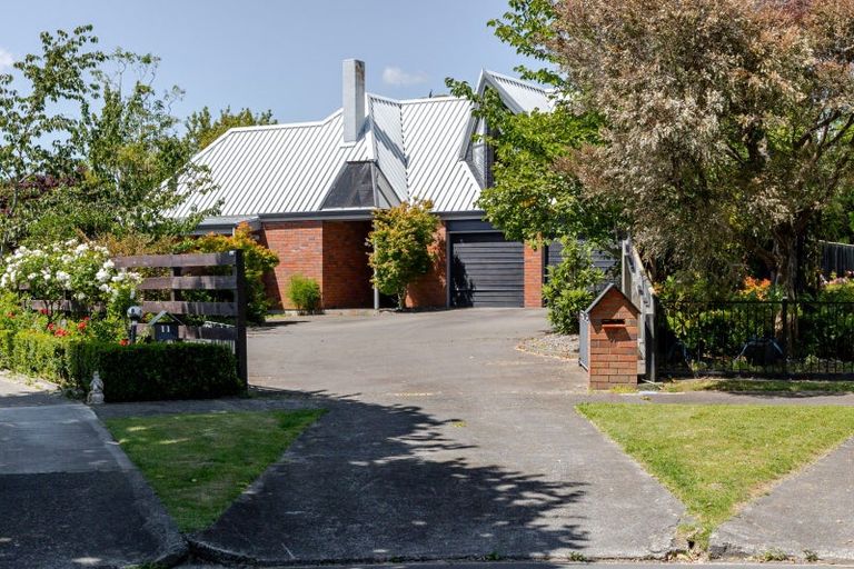 Photo of property in 17 Hind Place, Hokowhitu, Palmerston North, 4410