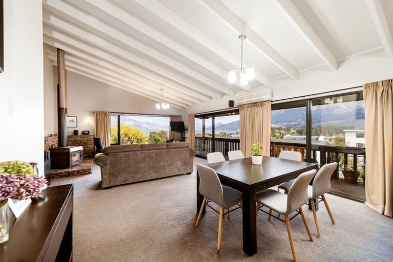 Photo of property in 18 Poplar Drive, Kelvin Heights, Queenstown, 9300