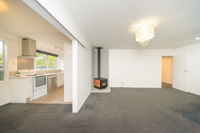 Photo of property in 28 Rhodes Drive, Kelvin Grove, Palmerston North, 4414