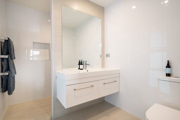 Photo of property in 16 Korako Drive, Kumeu, 0810