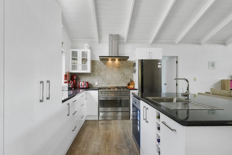 Photo of property in 15 Buttercup Place, Waimauku, 0812