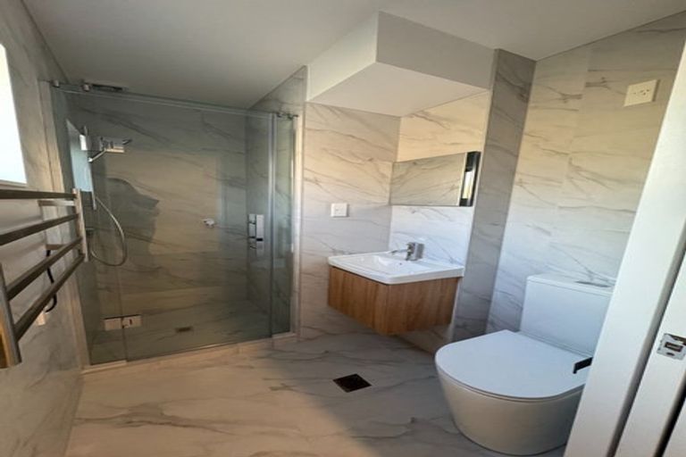 Photo of property in 12b Elcoat Avenue, Te Atatu South, Auckland, 0610