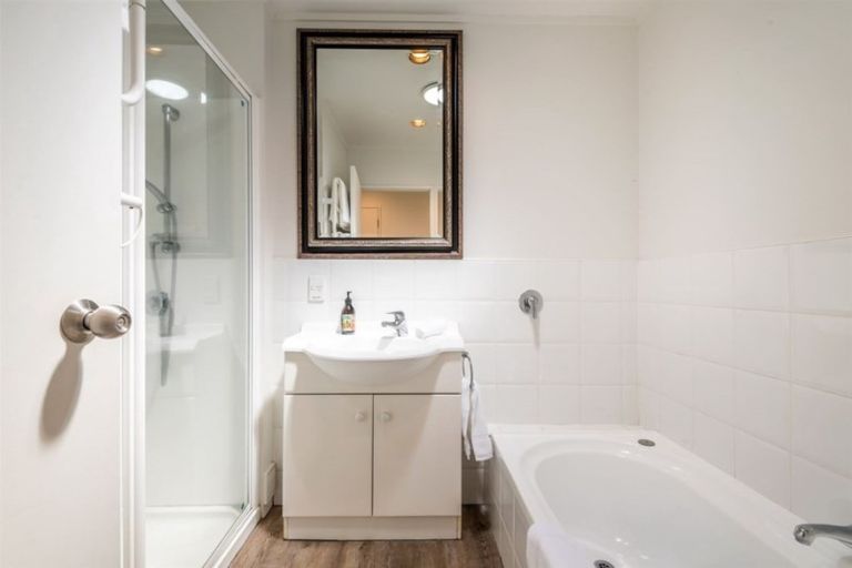 Photo of property in 19 Moore Street, Hillcrest, Auckland, 0627