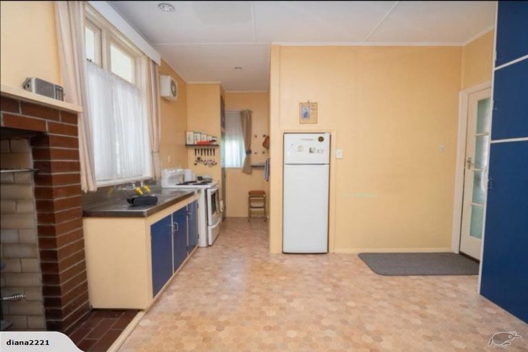 Photo of property in 3 Marine Parade, Eastbourne, Lower Hutt, 5013