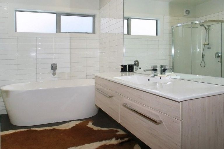 Photo of property in 90 Muri Road, Pukerua Bay, 5026