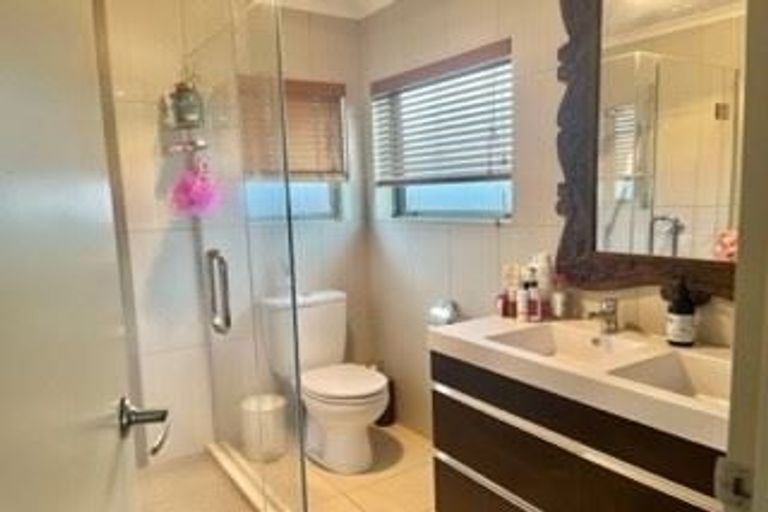 Photo of property in 36d Godley Road, Green Bay, Auckland, 0604