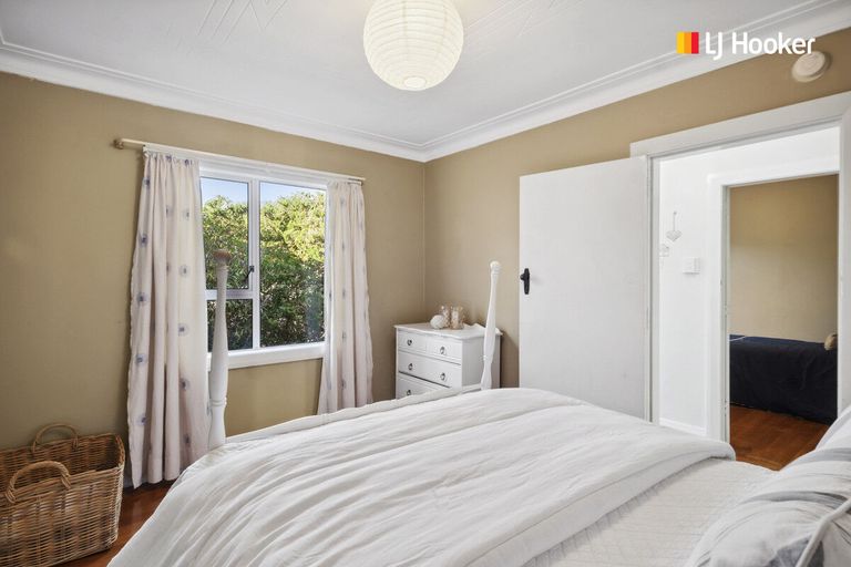 Photo of property in 35 Oxley Crescent, Broad Bay, Dunedin, 9014