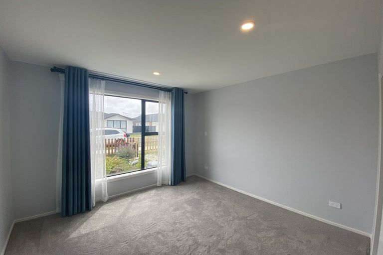 Photo of property in 35 Johns Creek Crescent, Silverdale, 0932