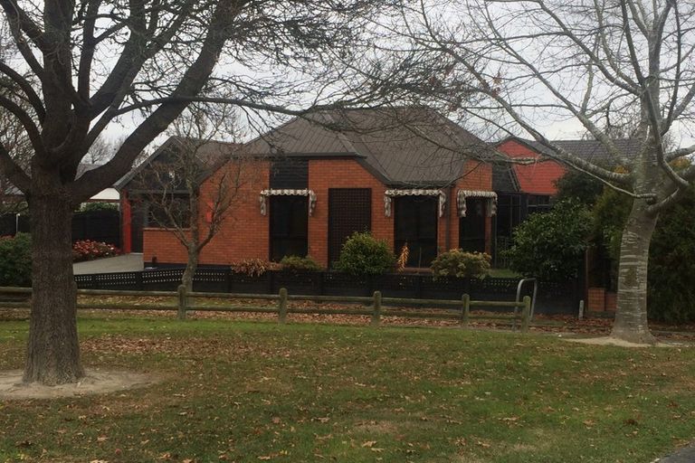 Photo of property in 1/33a Cricklewood Place, Avonhead, Christchurch, 8042
