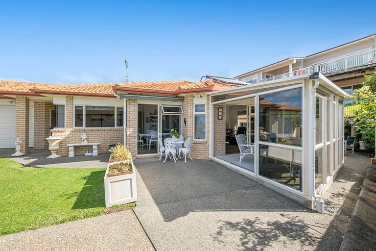 Photo of property in 18 Chesterfield Way, Orewa, 0931