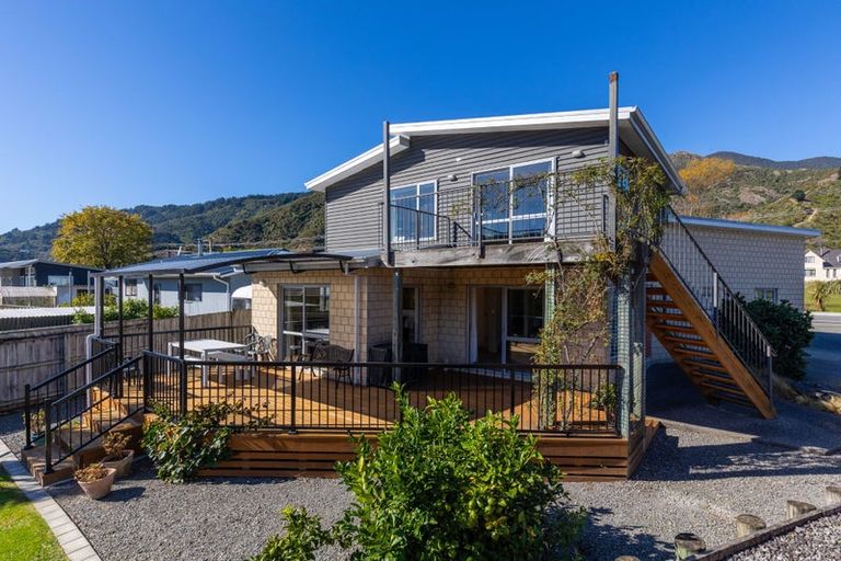 Photo of property in 255 Waikawa Road, Waikawa, Picton, 7220