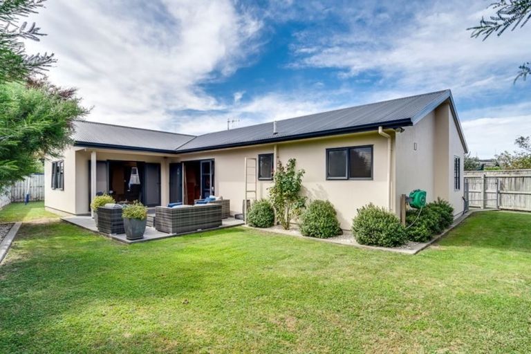 Photo of property in 128 Tait Drive, Greenmeadows, Napier, 4112