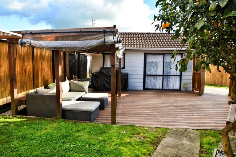 Photo of property in 166 Carnoustie Drive, Wattle Downs, Auckland, 2103