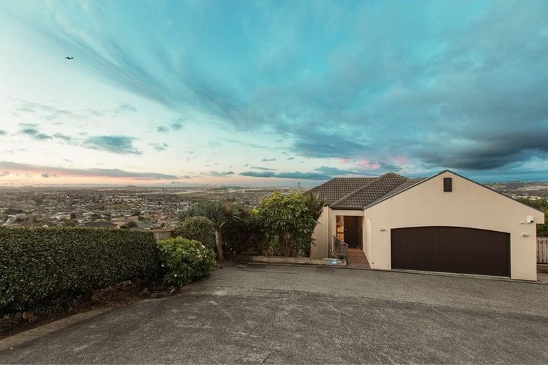 Photo of property in 132 Redoubt Road, Goodwood Heights, Auckland, 2105