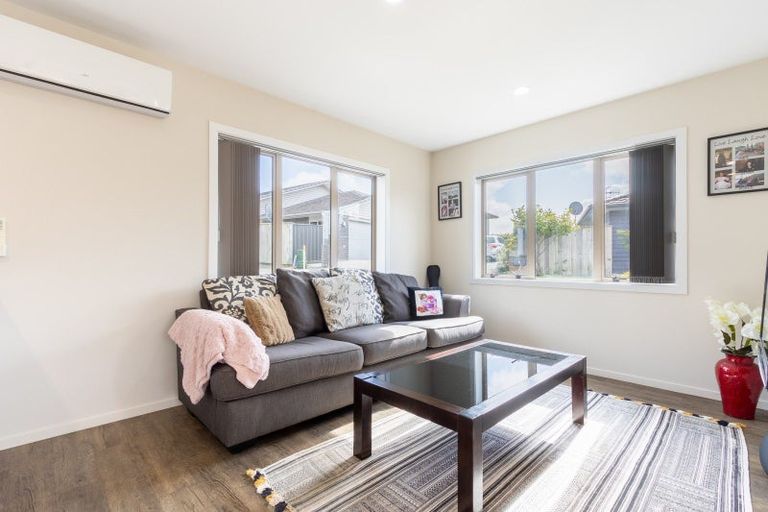 Photo of property in 28 Simpson Crescent, Raumati Beach, Paraparaumu, 5032