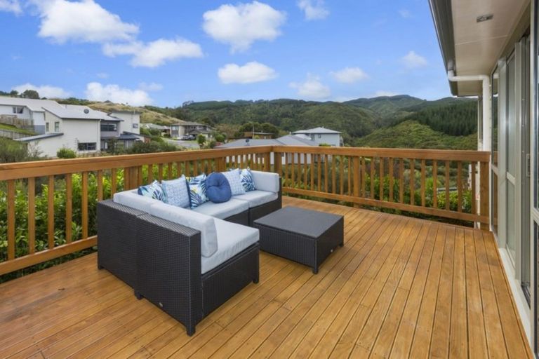 Photo of property in 5 Mcewen Crescent, Riverstone Terraces, Upper Hutt, 5018