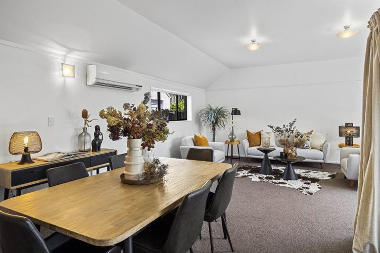 Photo of property in 1 Fairview Place, Westown, New Plymouth, 4310