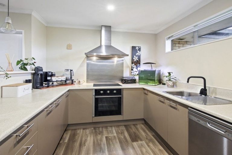 Photo of property in 10 Netley Place, Aranui, Christchurch, 8061