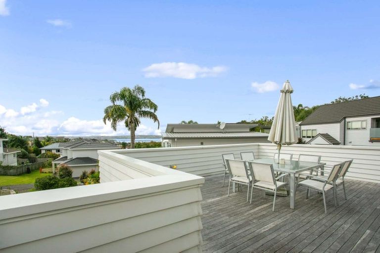 Photo of property in 129 Hobsonville Road, West Harbour, Auckland, 0618