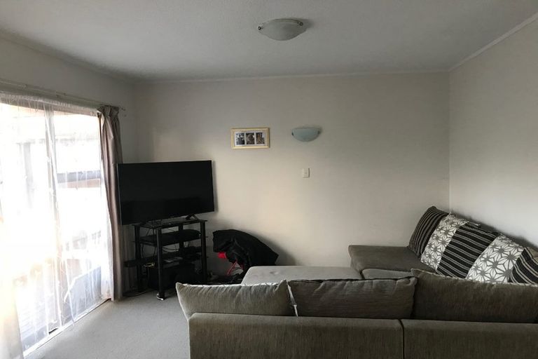 Photo of property in 1/12 Sunnyside Road, Sunnyvale, Auckland, 0612