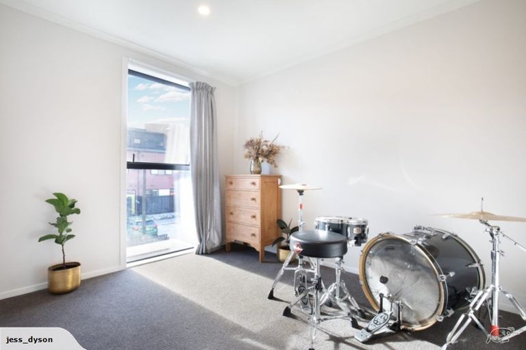 Photo of property in 14 Uku Lane, Hobsonville, Auckland, 0616