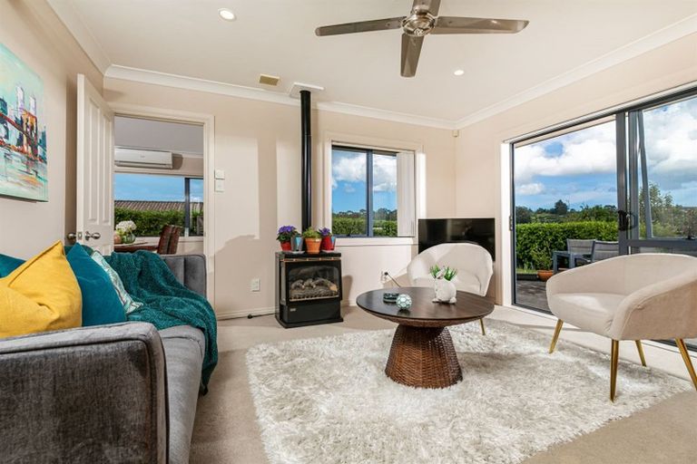 Photo of property in 8 Chadlington Avenue, Henderson, Auckland, 0612