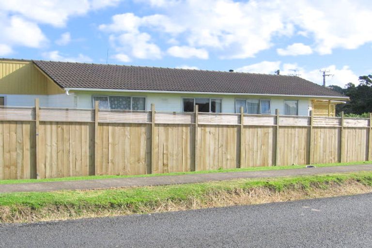 Photo of property in 1 Hetherington Road, Ranui, Auckland, 0612