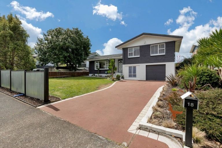 Photo of property in 18 Parkland Crescent, Terrace End, Palmerston North, 4410