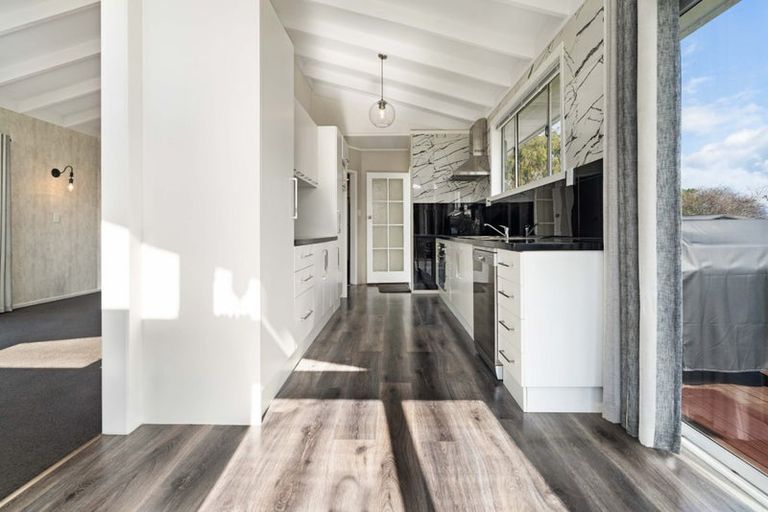 Photo of property in 2 Muir Avenue, Mangere Bridge, Auckland, 2022