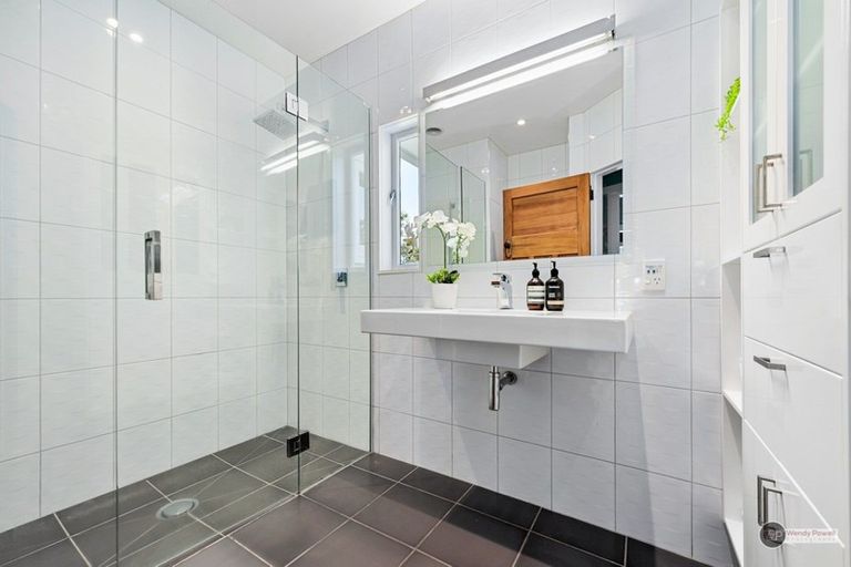Photo of property in 37 Totara Crescent, Woburn, Lower Hutt, 5010